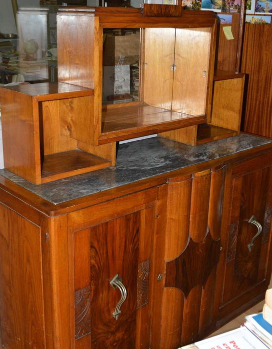 Aparador de sala com alçado "Queen Anne"