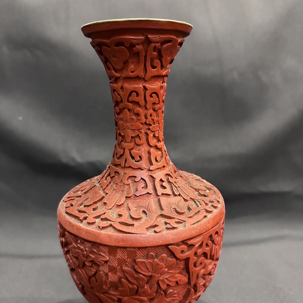 Старовинна ваза різний лак