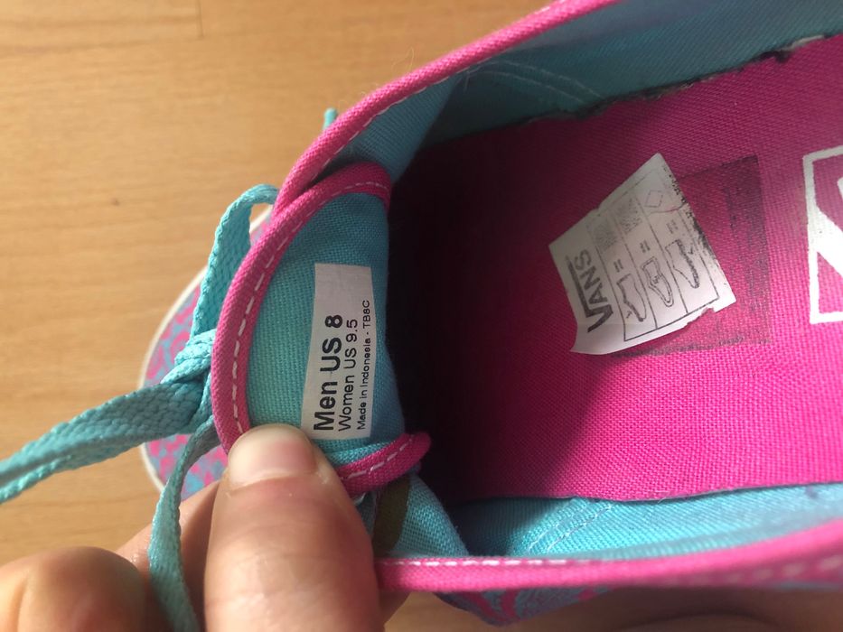 Vans rosa e azul