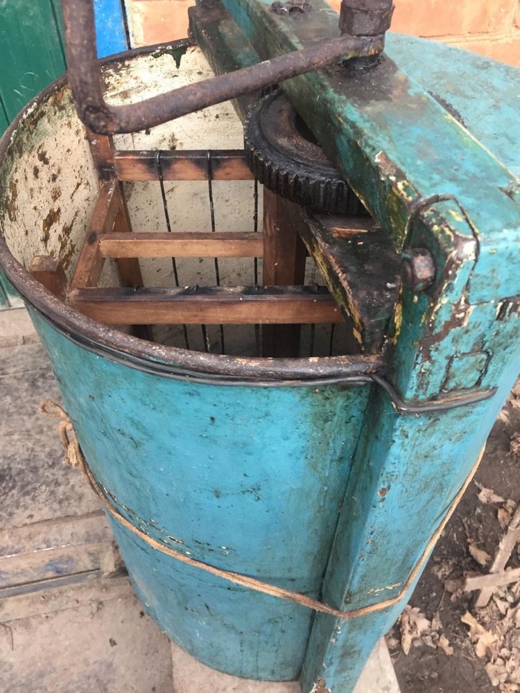 Продам дві медогонки,