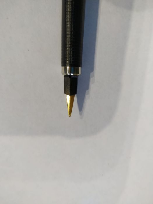 Ручка Parker з золотими пером бувша у використанні