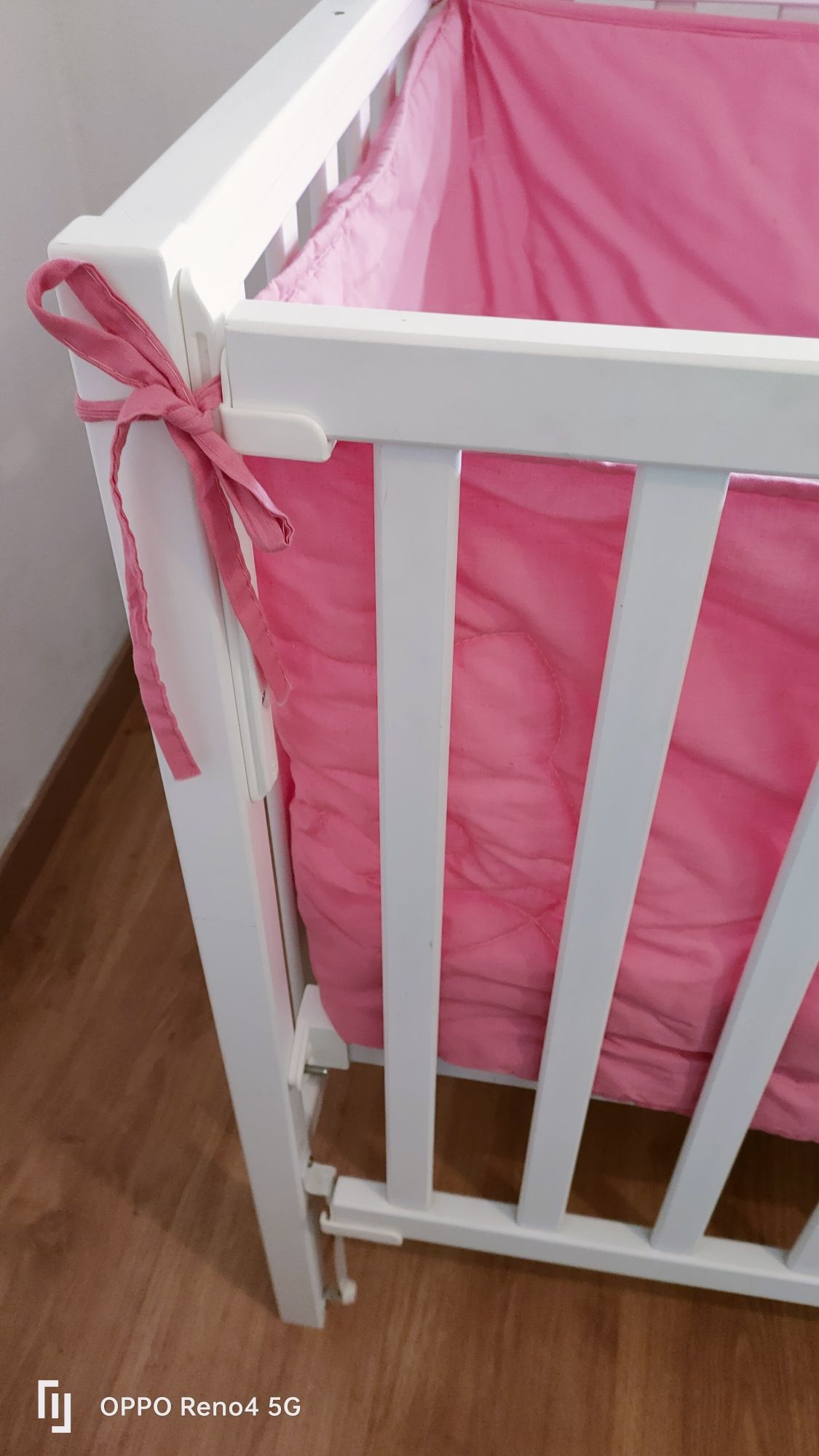 Cama branca para bebê