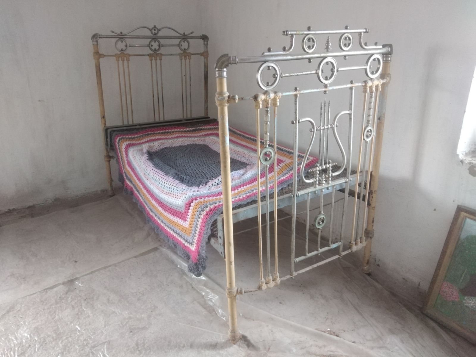 Старинная Ретро кровать металлическая железная панцырная