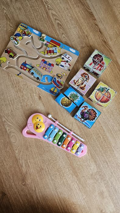 Набор игрушек (ходилка-лабиринт, кубики, ксилофон)