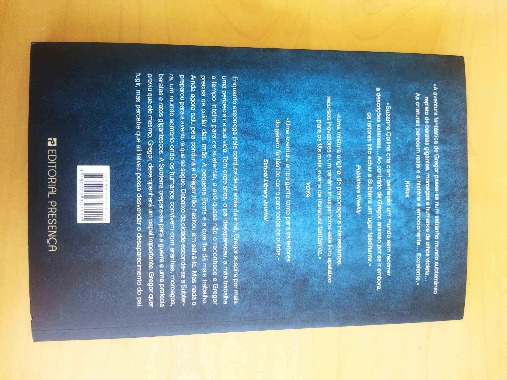 Livro "Gregor- a primeira profecia", de Suzanne Collins