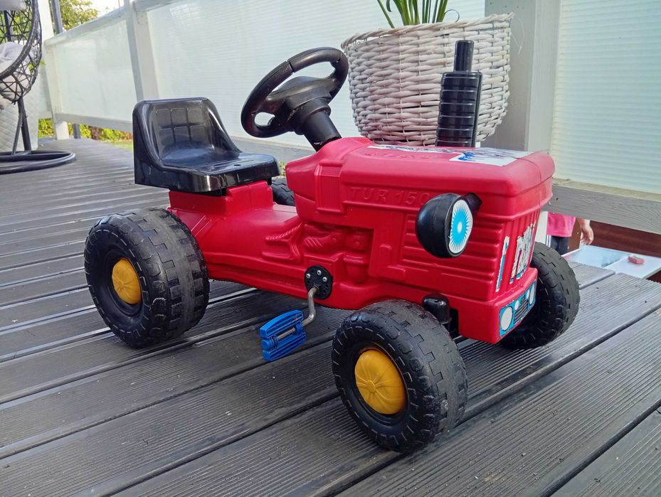 Traktorek na pedały dla dzieci