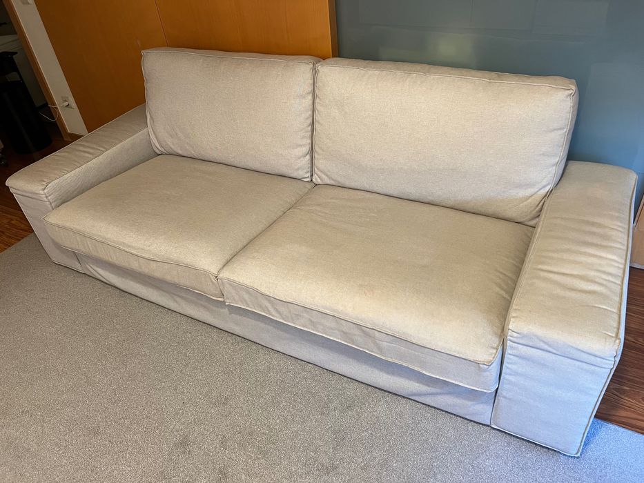 Sofá cinza claro em excelente estado