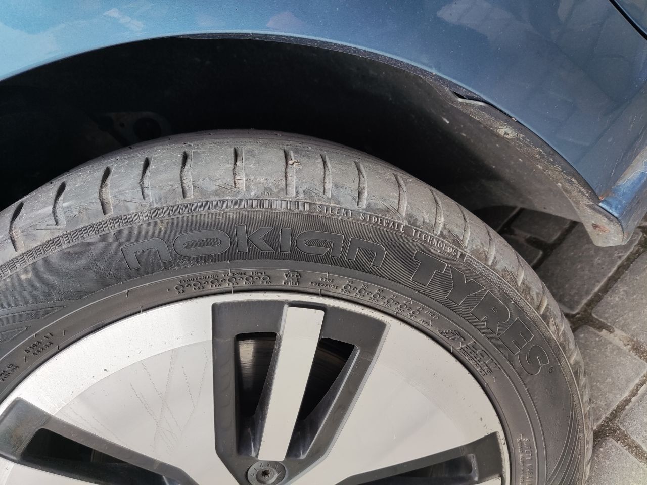 VW  e-golf 7 титани, алюмінієві  6.5JxR16 et46 5ge601025 Nokian Hakka