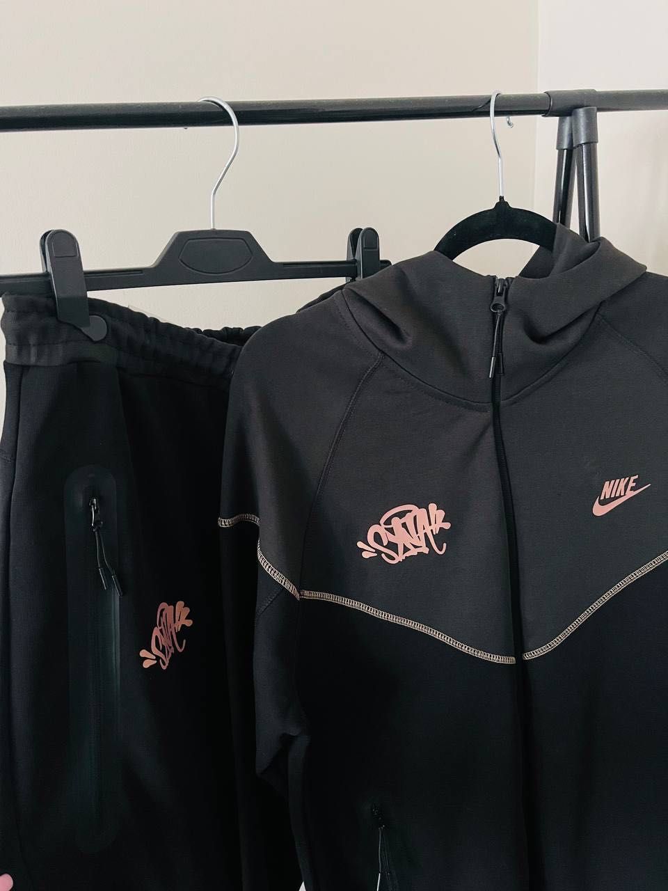 Dres Nike Tech  fleece x syna