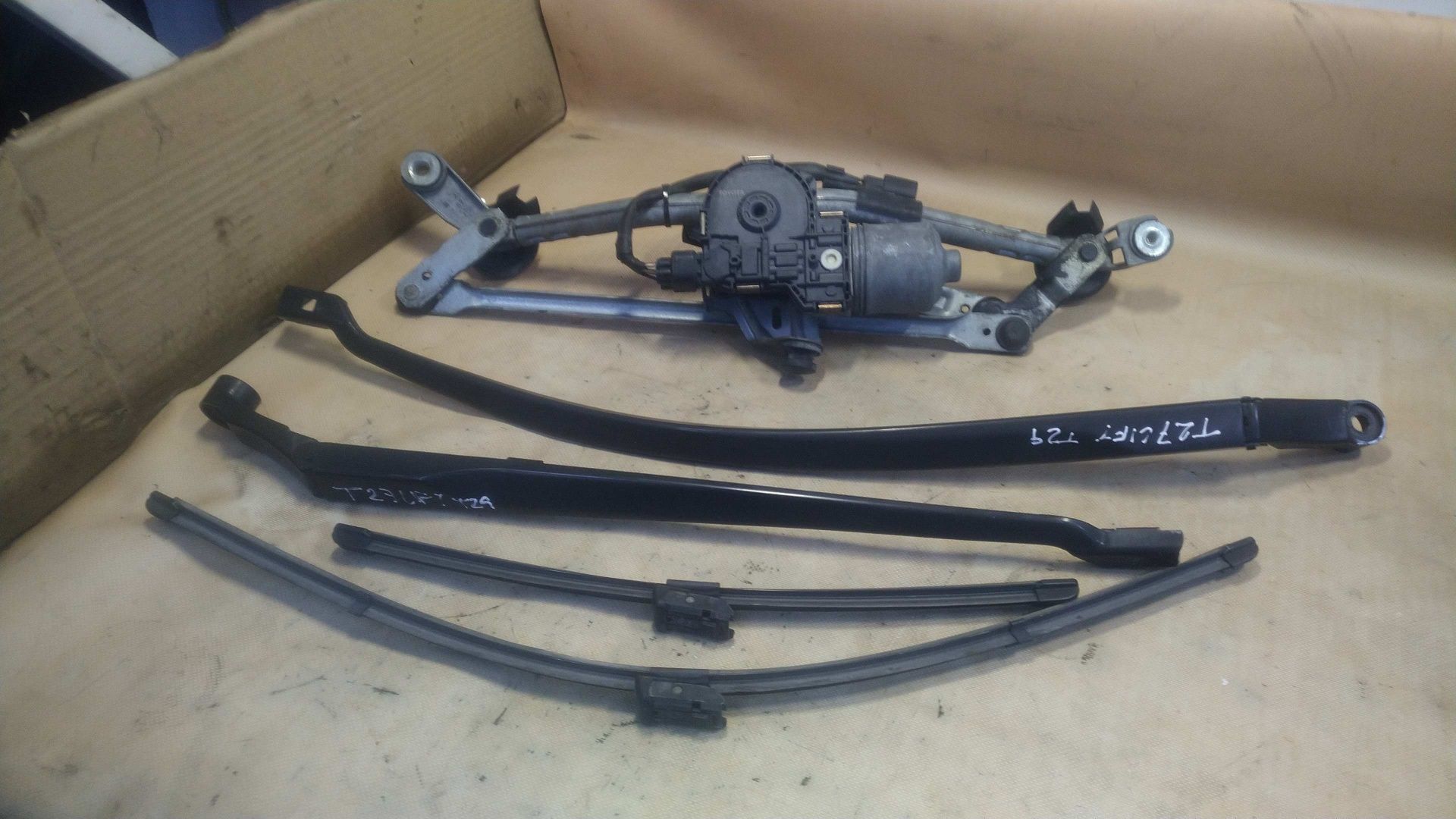 ) Avensis t27 t29 silniczek mechanizm wycieraczek ramiona EU