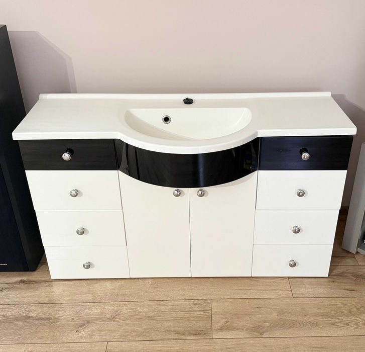 Szafka łazienkowa lakierowana z Umywalką