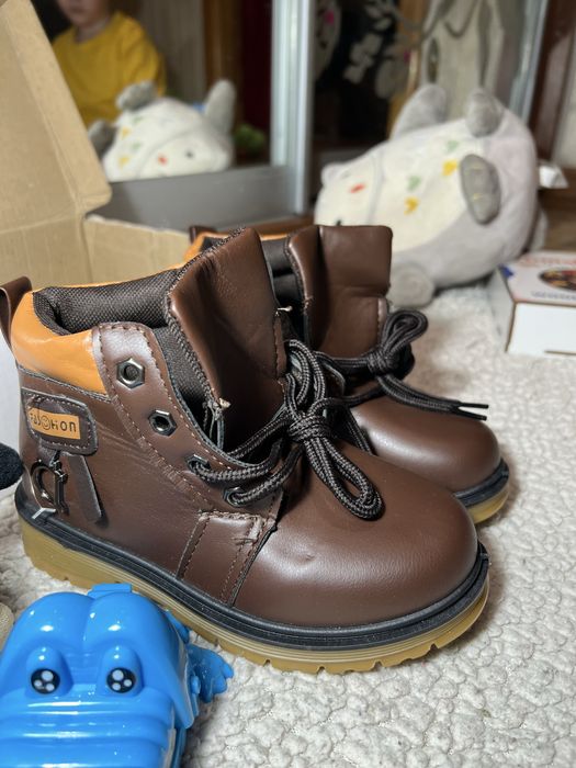 Нове взуття хлопчику ботінки