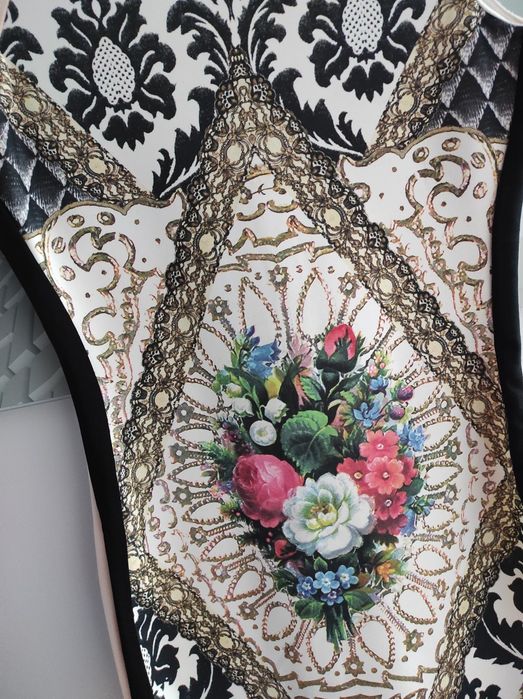 Piękna, zmysłowa Sukienka taliowana