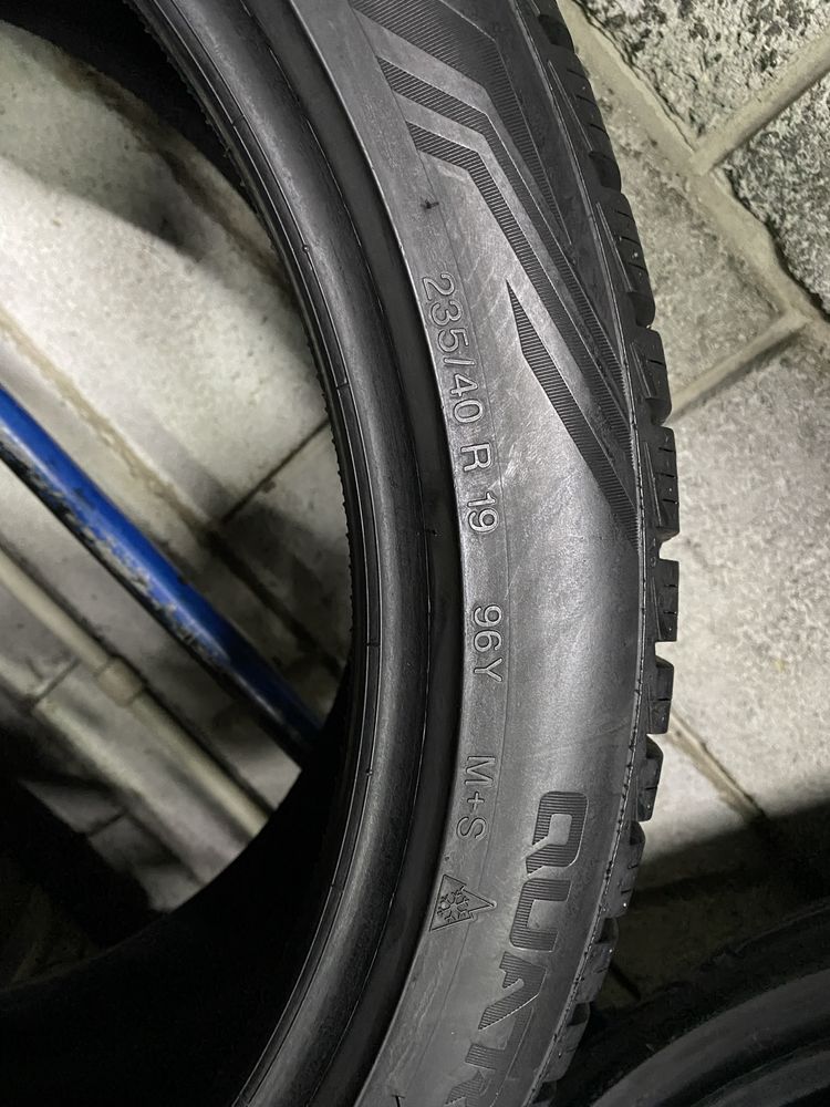 Зимові шини 235/40 R19 (96Y) VREDESTEIN