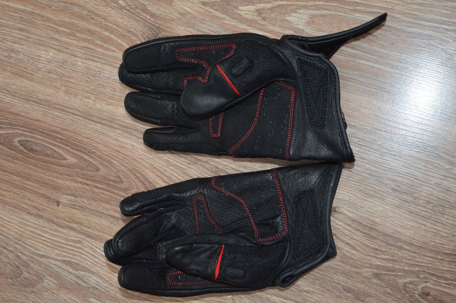 Rękawice miejskie SECA AXIS MESH II RED czarny czerwony rozmiar M.