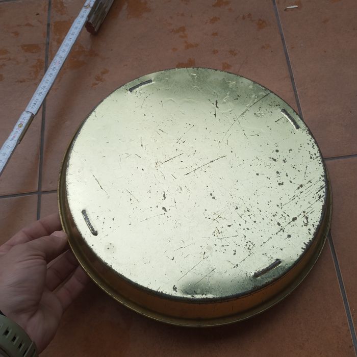 Okrągła taca z PRL Owoce metalowa loft okaz