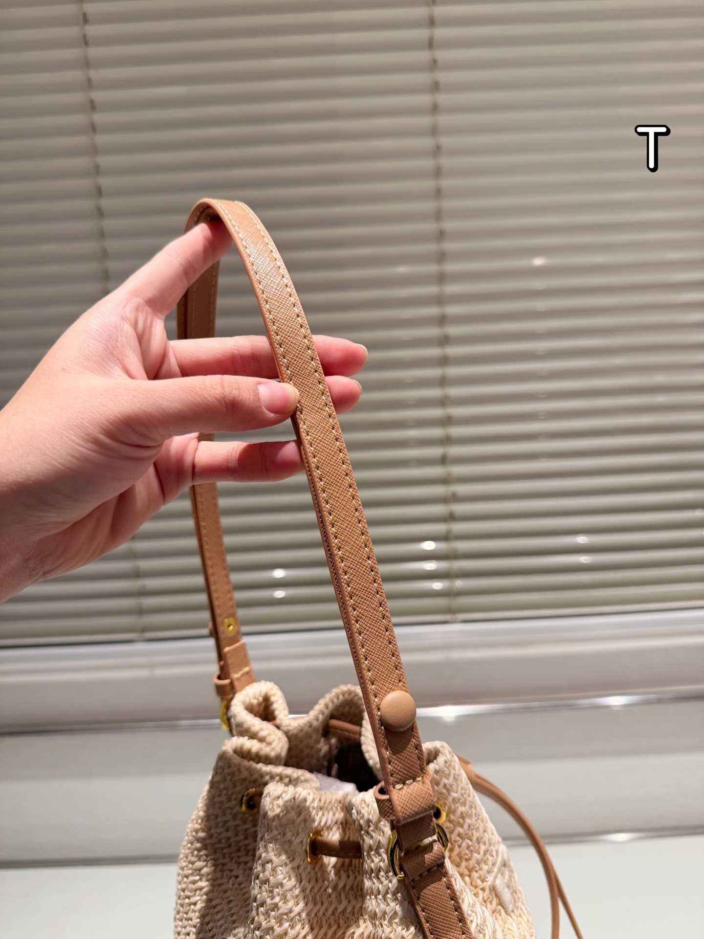 Słomiana torba crossbody