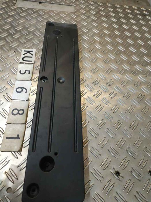 Jaguar I-Pace 18- подіум номерного знака перед KU5681 J9D313413B