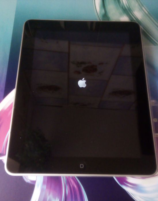 Планшет iPad 16 gb Apple модель 1219 диагональ 10 рабочий