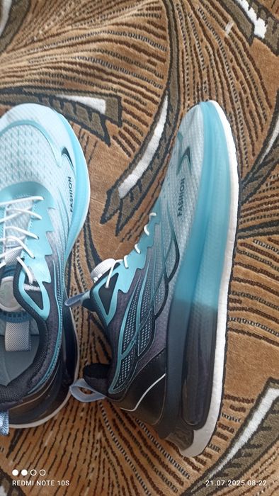 Кросівки нові 44 розмір