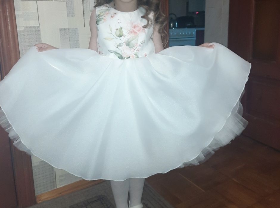 Святкова сукня в ідеальному стані