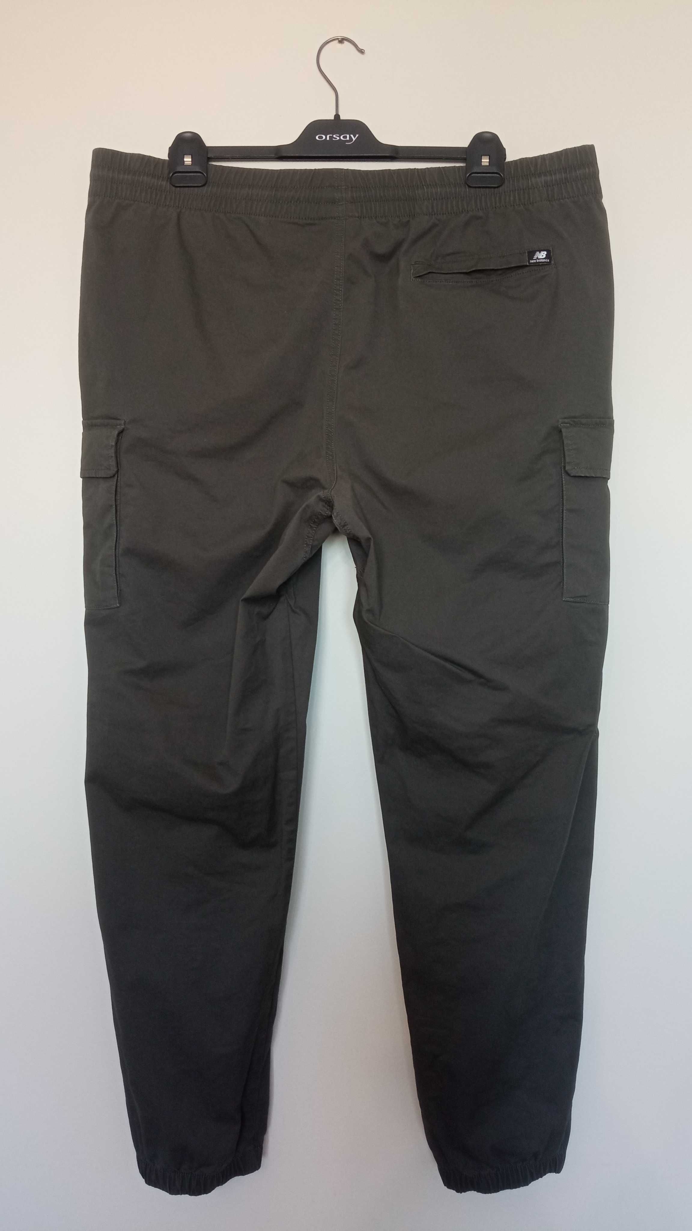 Zielone Spodnie Bojówki Joggery New Balance Khaki XXL 2XL