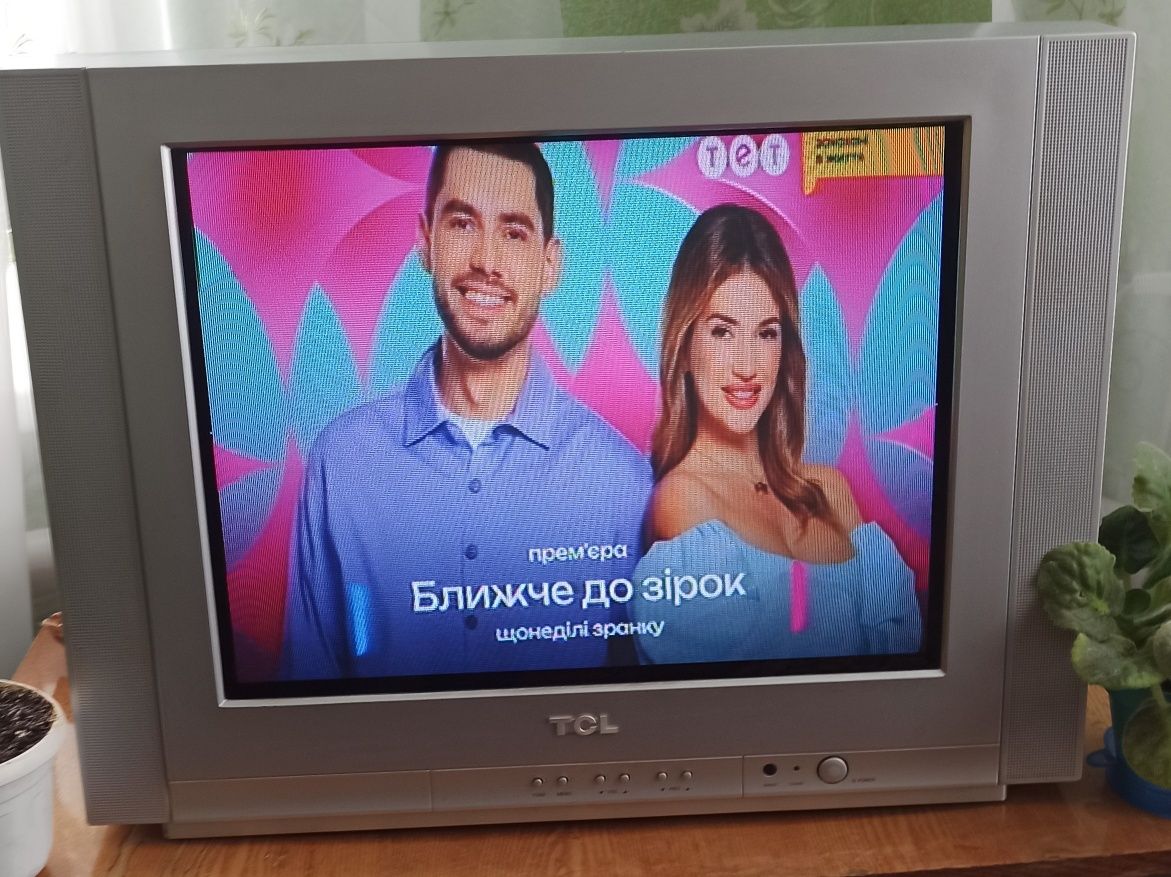 Телевізор ТСL з плоским екраном