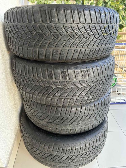 Opony zimowe Goodyear 225/55 R17 – 200 zł (komplet)