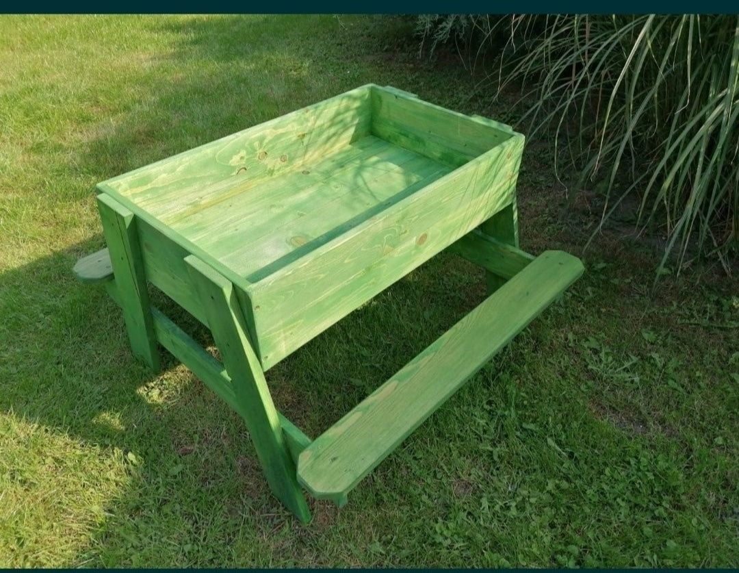 Stolik-piaskownica z ławeczkami dla dzieci, drewniany plac zabaw
