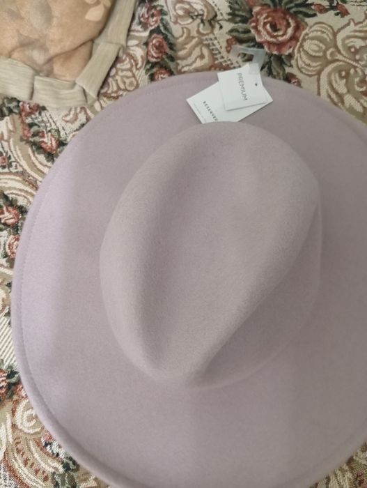 Продається фетровий жіночий капелюх