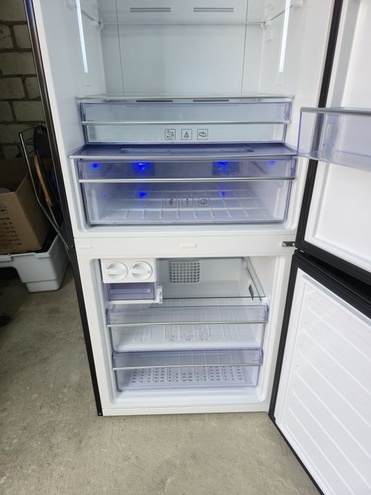 Холодльник beko CNE520 чорне скло широкий