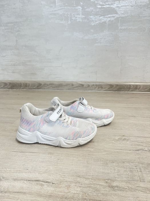 Продом кросівки для дівчинки