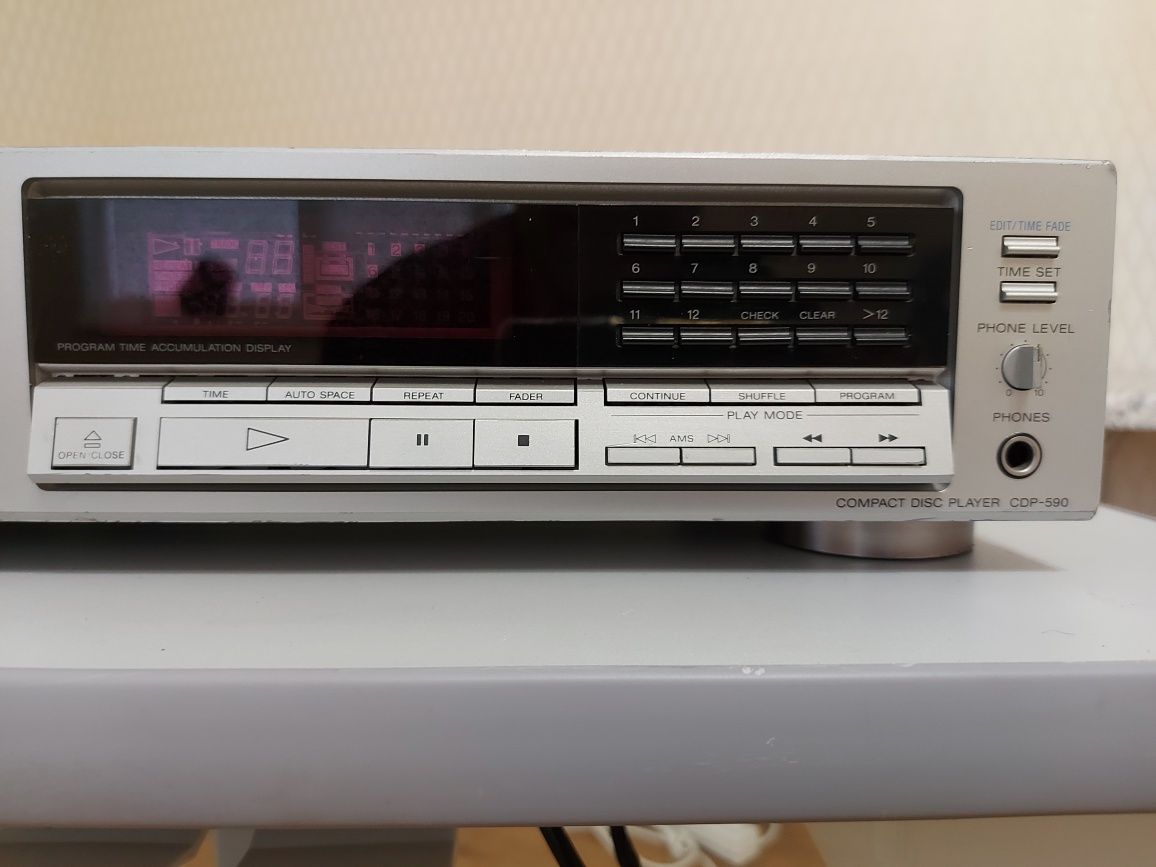 СД-плеер SONY , model: no. CDP-590