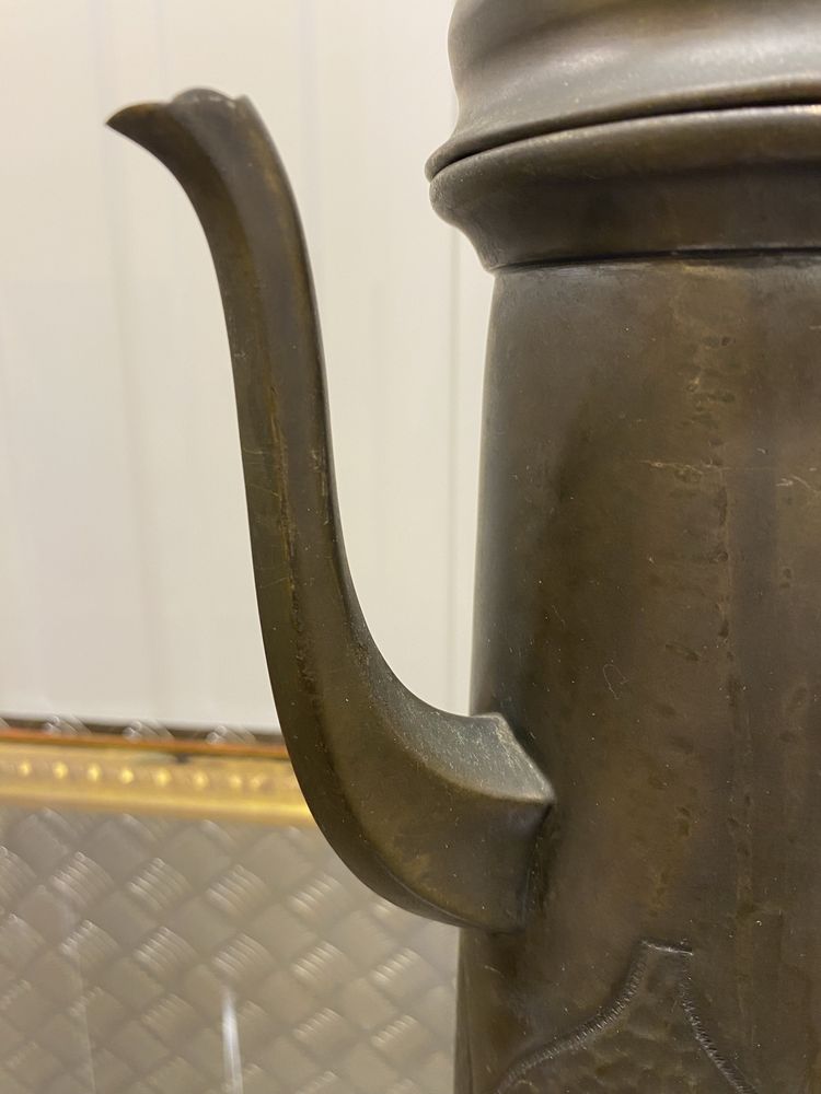 Cafeteira em estanho