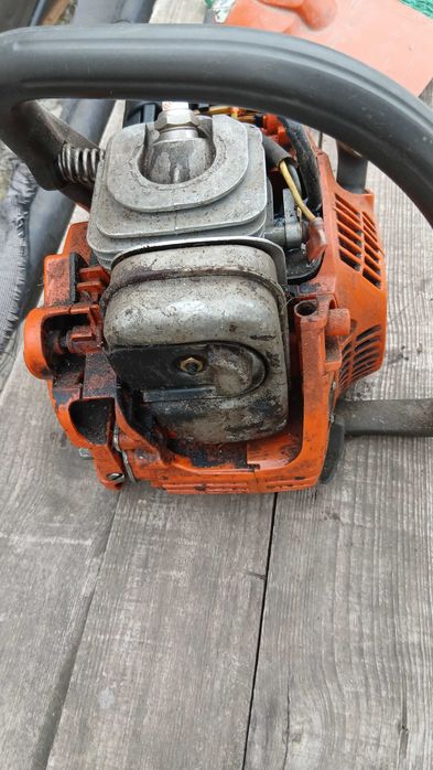 Продам бензопелу Husqvarna240