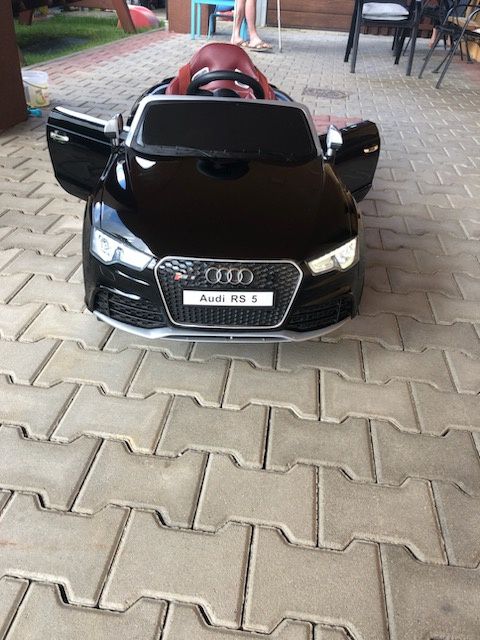 Auto Audi RS 5 na akumulator