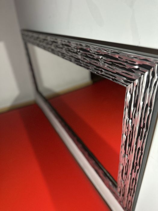 Espelho Prateado e Preto com Textura – Design Moderno