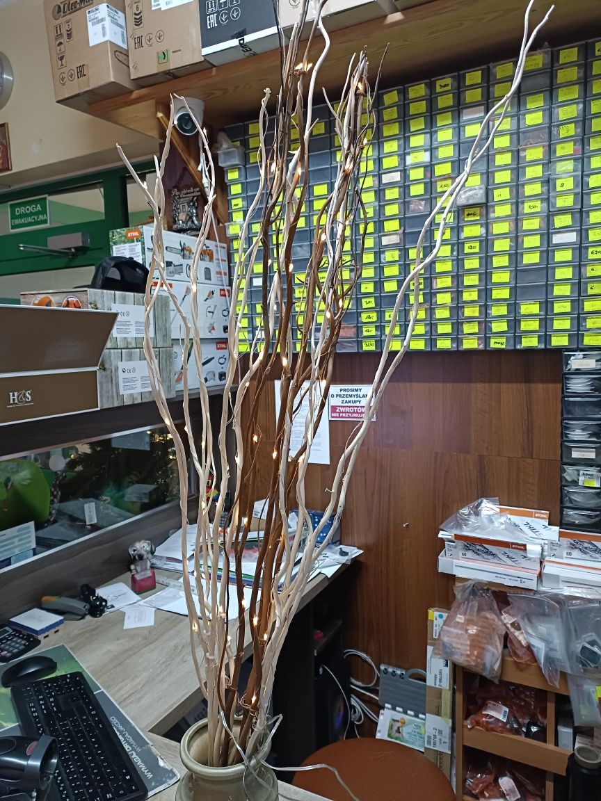Gałązki wierzbowe podświetlane na prąd