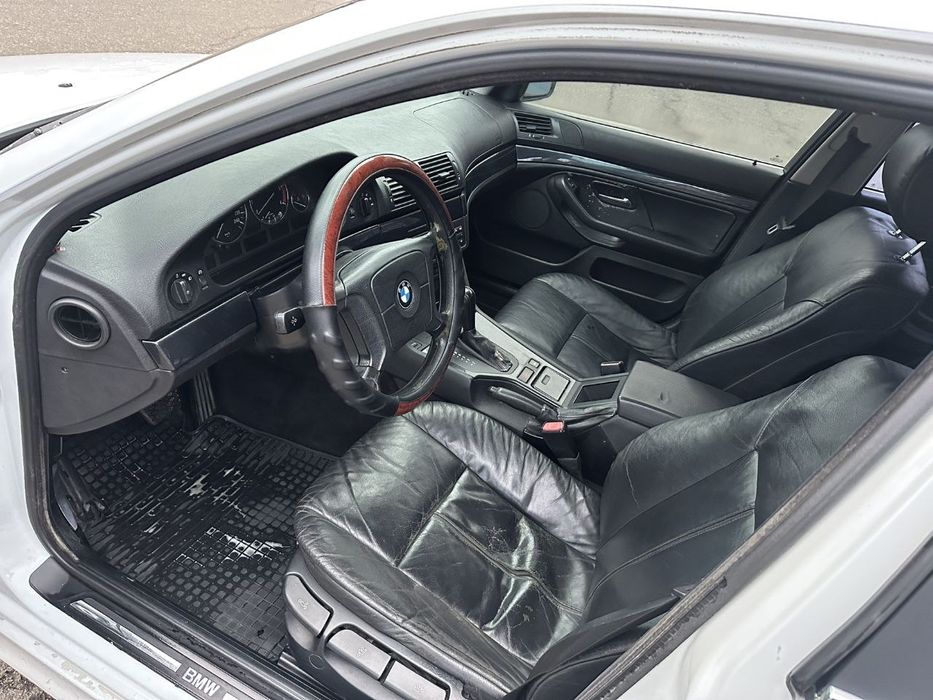 Продам бмв е39 в хорошем состоянии