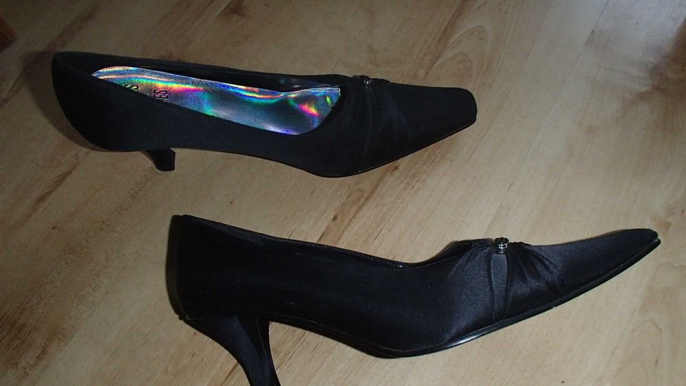 Buty Mootsies Tootsies Collection z kryształkami