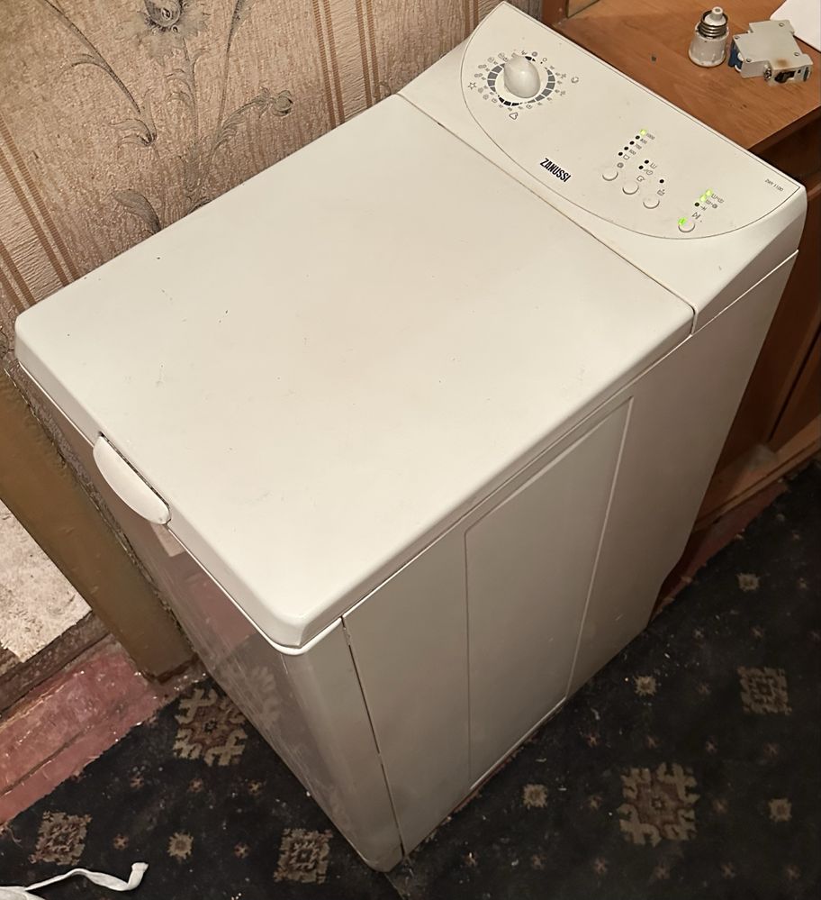 Пральна машина Zanussi з вертикальним завантаженням
