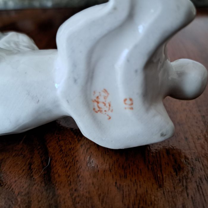 Figurka porcelanowa sygnowana, pudel