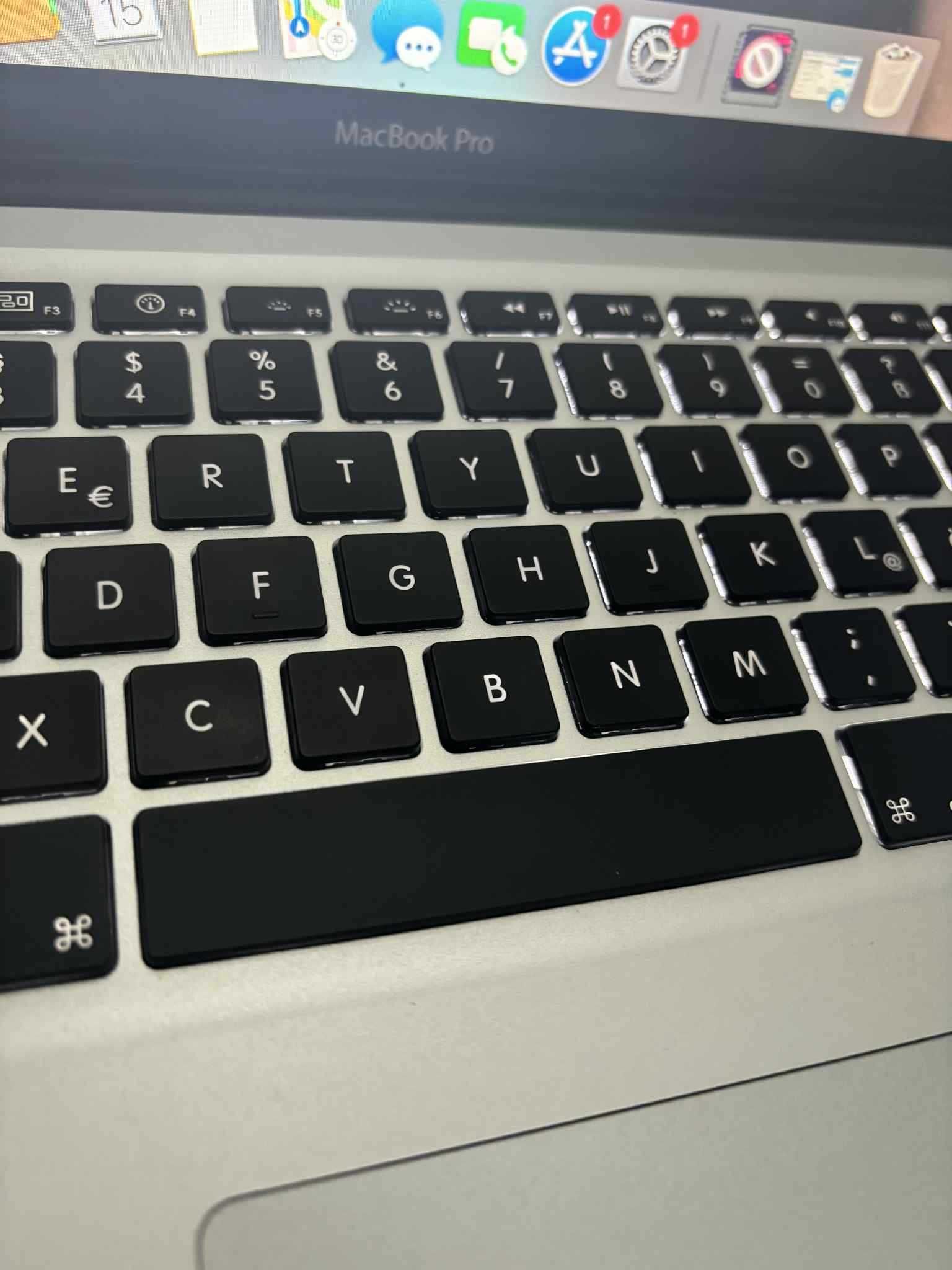MACBOOK Apple HIGH SIERRA 15,4 " Intel Core i5 4 GB / 320 GB