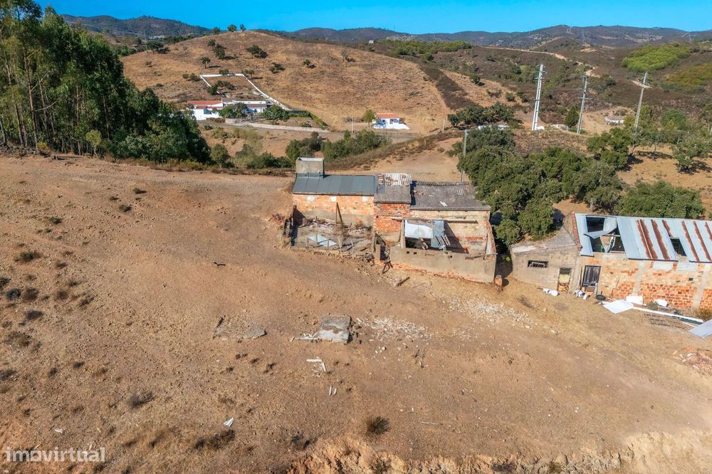 Ruína com 209m2 + Terreno | São Brás de Alportel