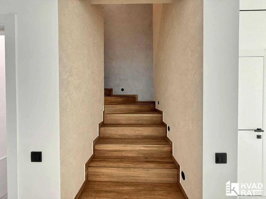 Продаж таунхауса з ремонтом у с. Крихівці