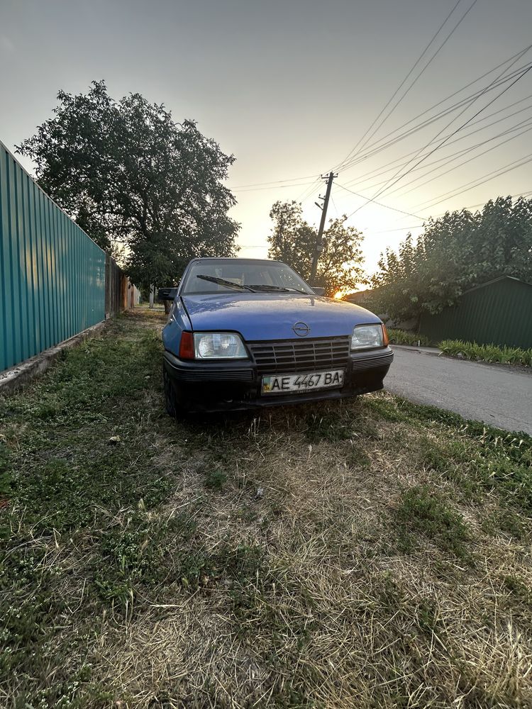 Продам опель кадет 1.6 СРОЧНО