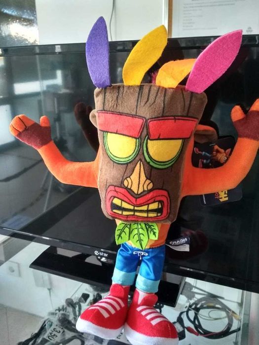 Peluche Crash Bandicoot Mascarado Edição 25 Anos 35cm