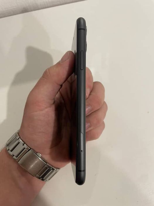 iPhone 11 в ідеальному стані