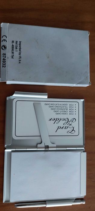 Caixa metálica, cartões e papel de notas e caneta, "Banco CTT"