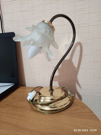 Настольная лампа в формі квітки Е14